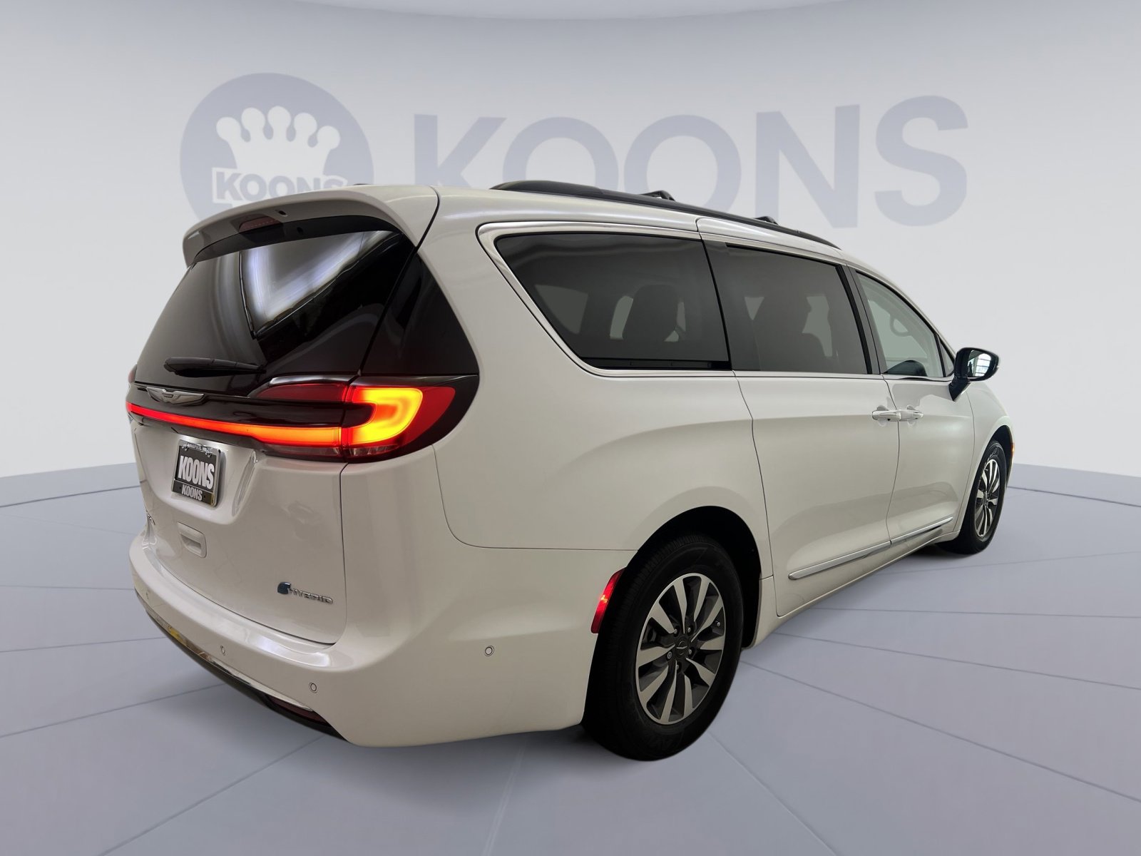 Used 2023 Chrysler Pacifica Limited image 5