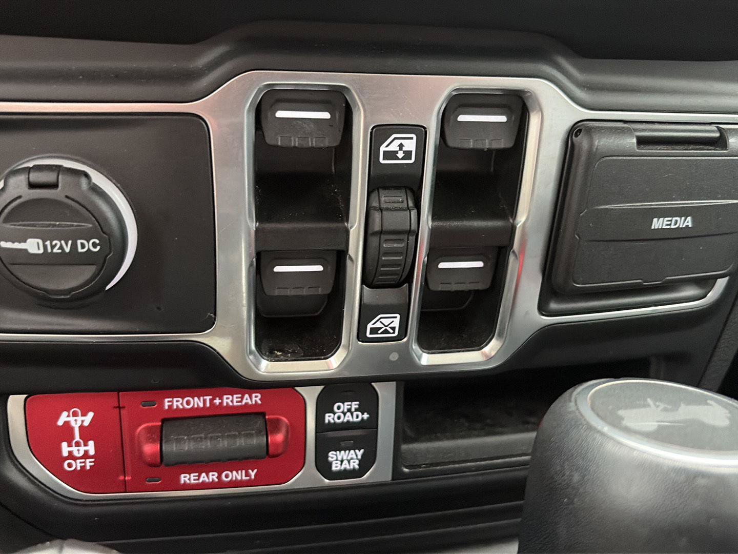 Used 2023 Jeep Wrangler Unlimited Rubicon w/ Cold Weather Group AWD/4WD image 13