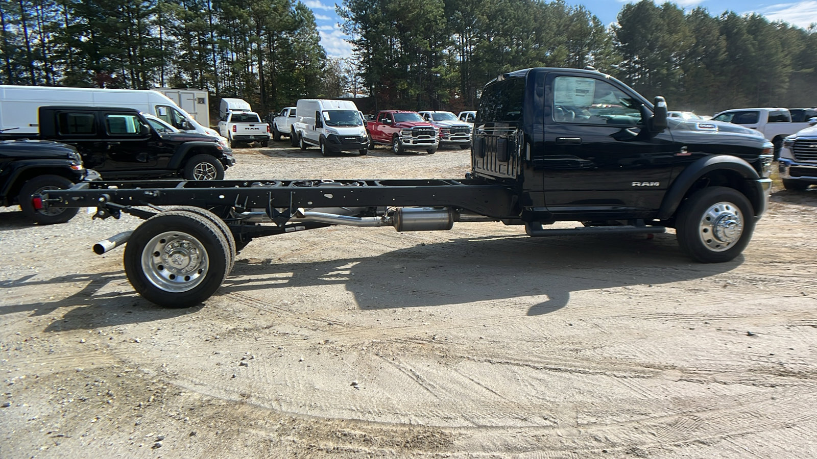 New 2025 RAM 5500 4x4 Regular Cab image 7