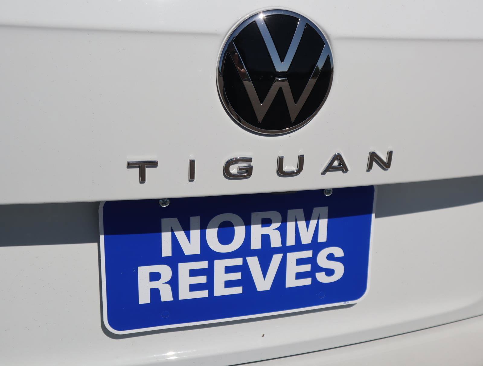 New 2024 Volkswagen Tiguan SE w/ Panoramic Sunroof Package FWD image 8