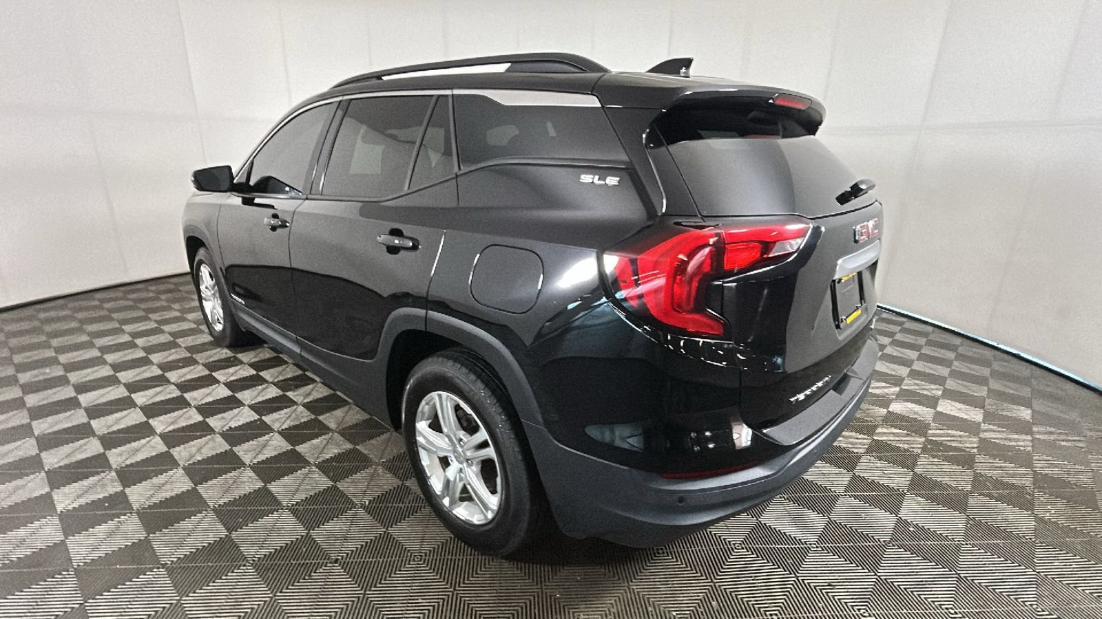 Used 2020 GMC Terrain SLE w/ Driver Convenience Package AWD/4WD image 5