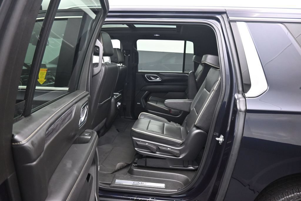 Used 2022 GMC Yukon XL SLT w/ SLT Premium Package AWD/4WD image 38