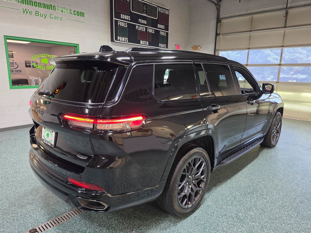 Used 2023 Jeep Grand Cherokee L Summit AWD/4WD image 6