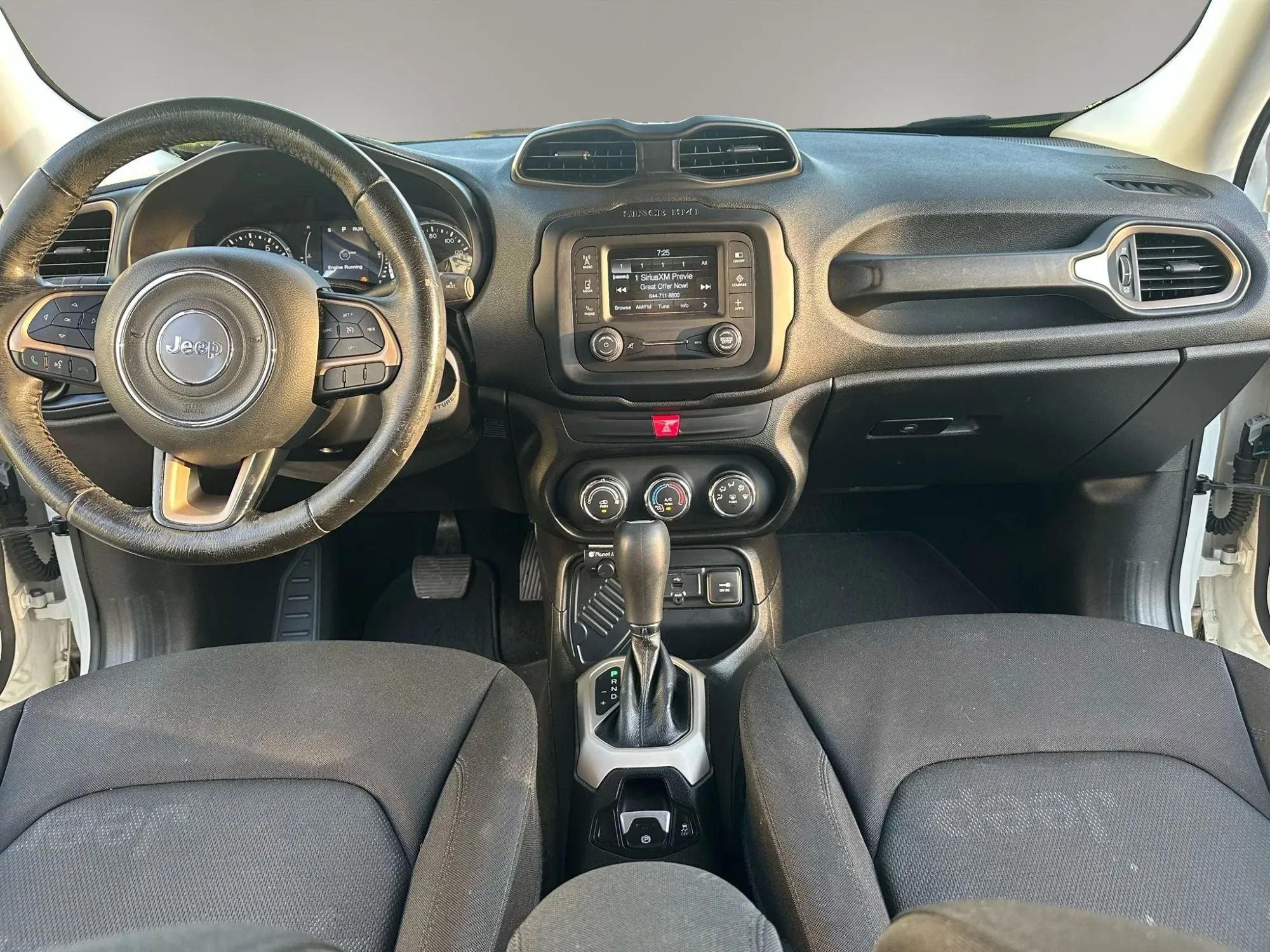 Used 2016 Jeep Renegade Latitude image 9