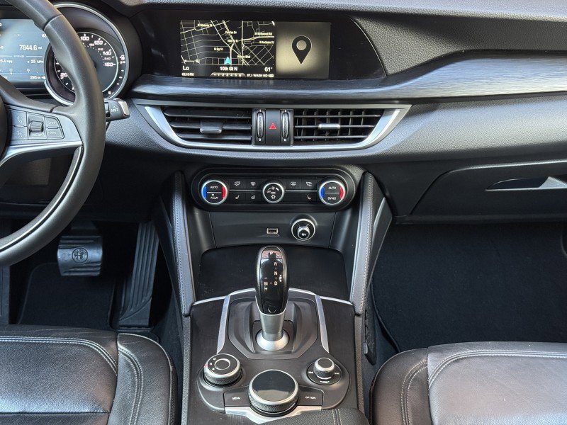Used 2018 Alfa Romeo Stelvio AWD image 21