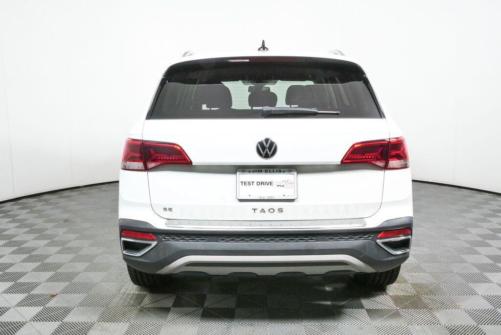 Certified 2022 Volkswagen Taos SE FWD image 24