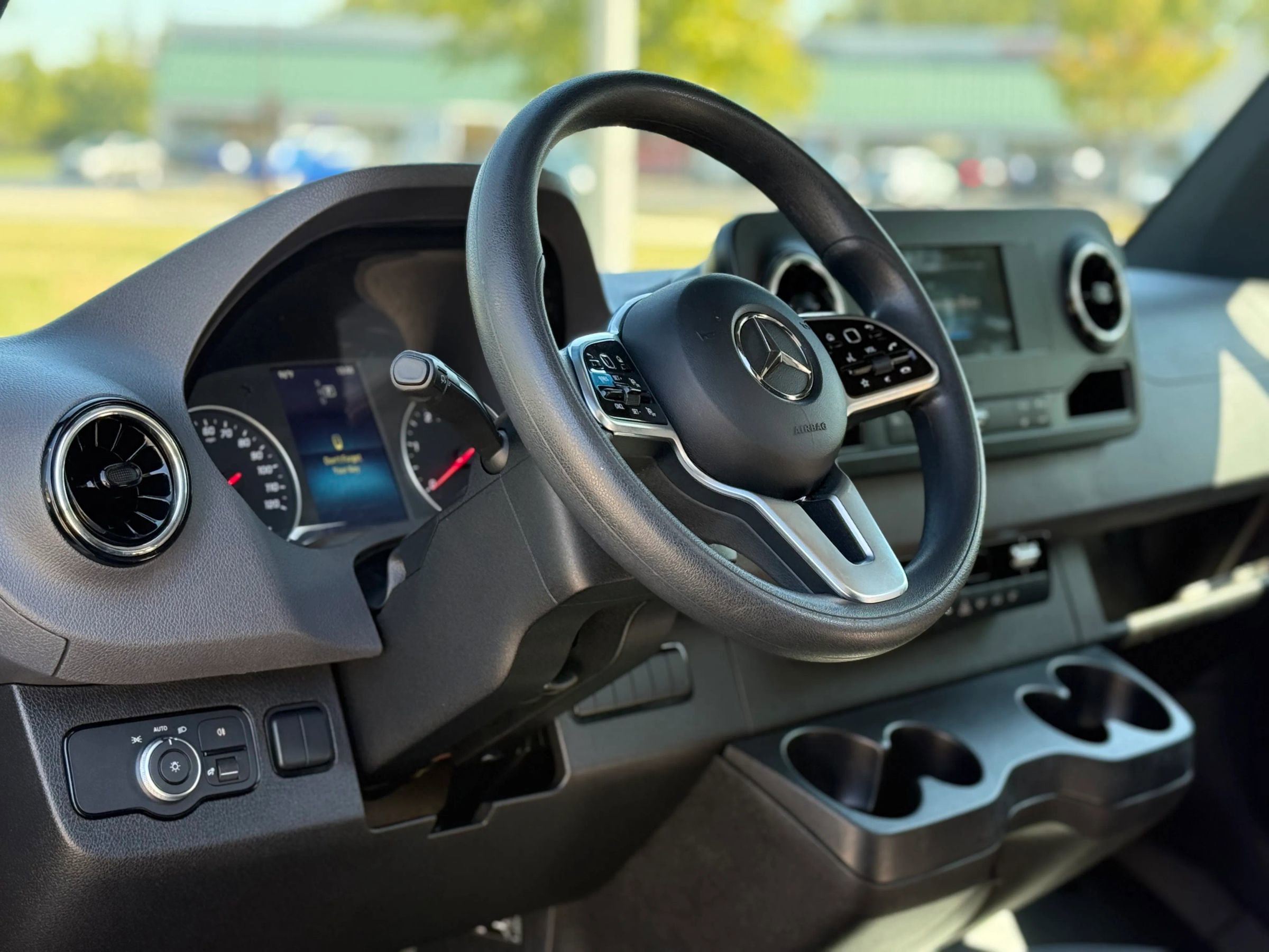 Used 2023 Mercedes-Benz Sprinter 2500 image 9