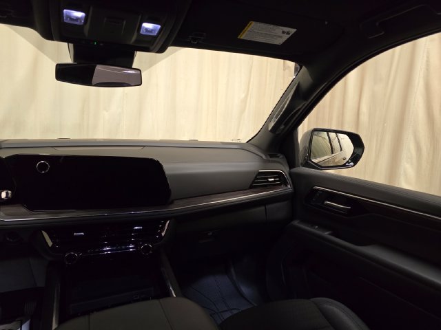 Used 2025 Chevrolet Suburban LS AWD/4WD image 32
