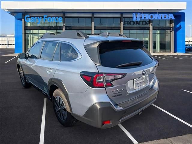 Used 2025 Subaru Outback Premium AWD/4WD image 3