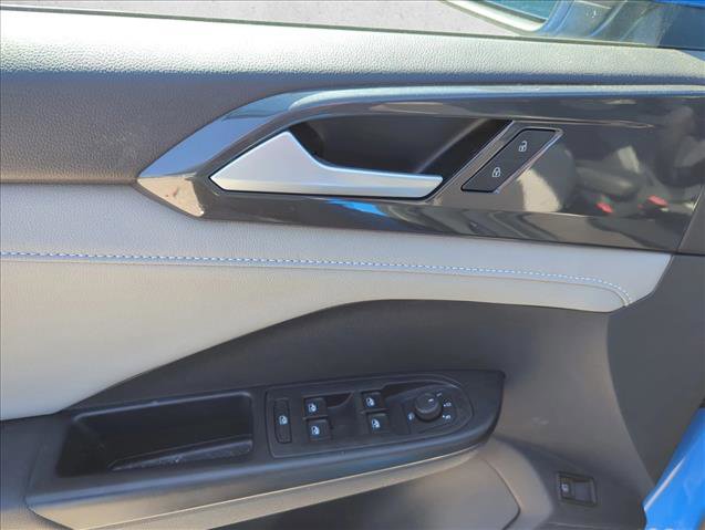 Used 2023 Volkswagen Taos SEL image 8