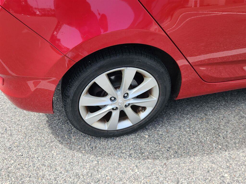 Used 2014 Hyundai Accent SE FWD image 4