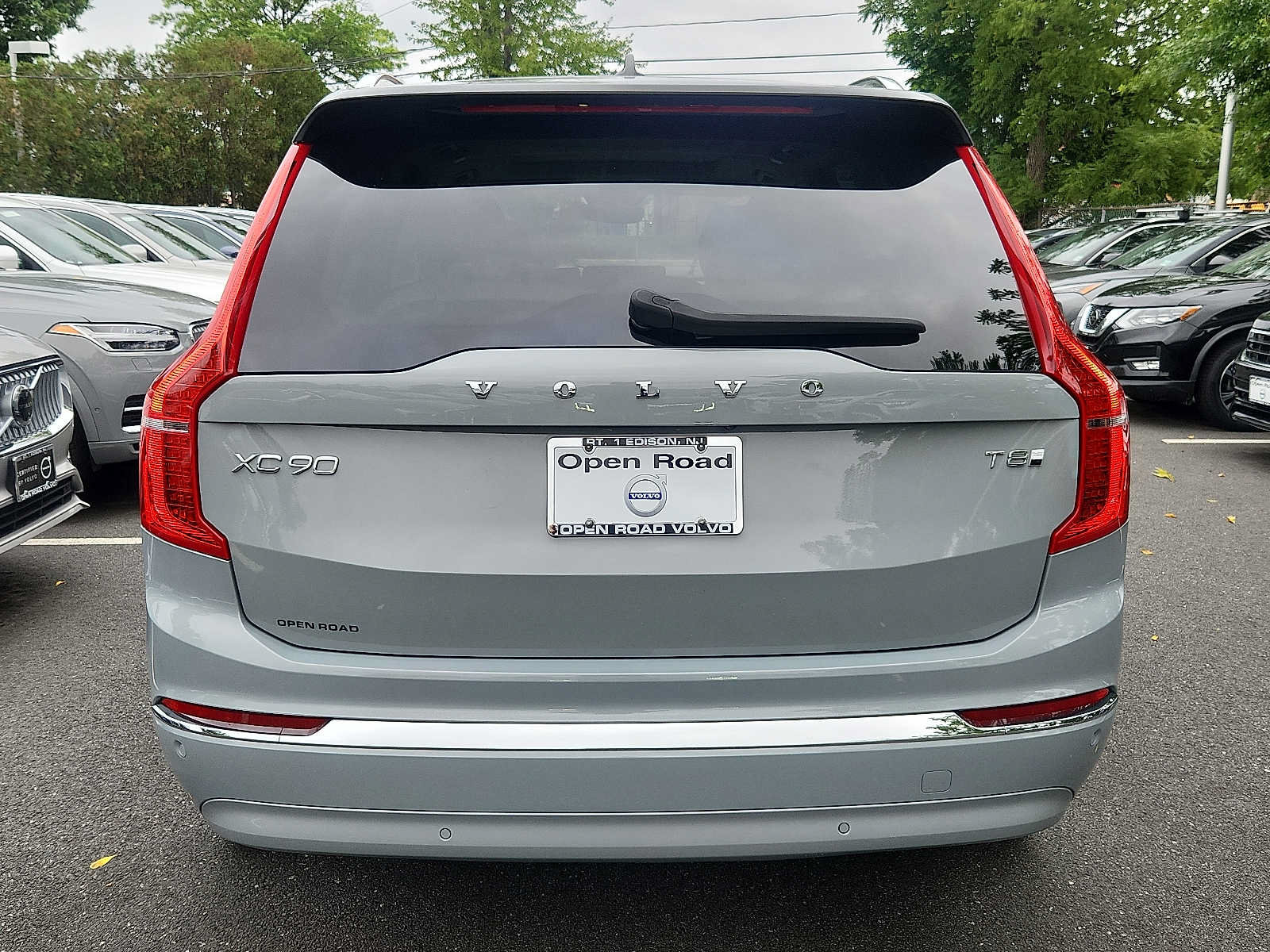 Certified 2025 Volvo XC90 T8 Plus w/ Protection Package AWD/4WD image 5