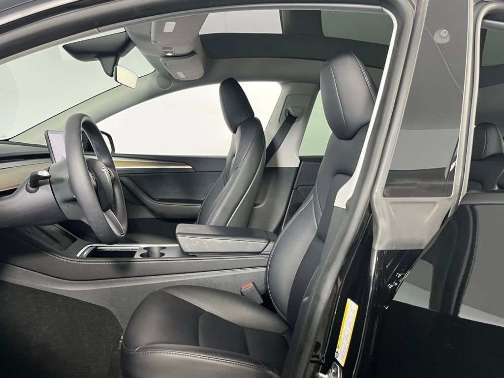 Used 2025 Tesla Model Y Long Range image 21