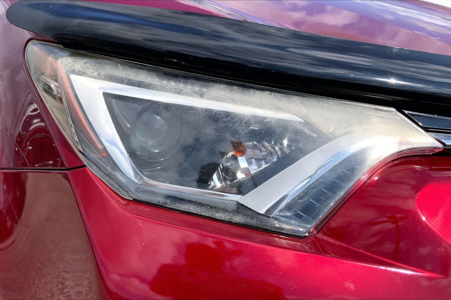 Used 2018 Toyota RAV4 LE w/ All Weather Liner Package AWD/4WD image 27