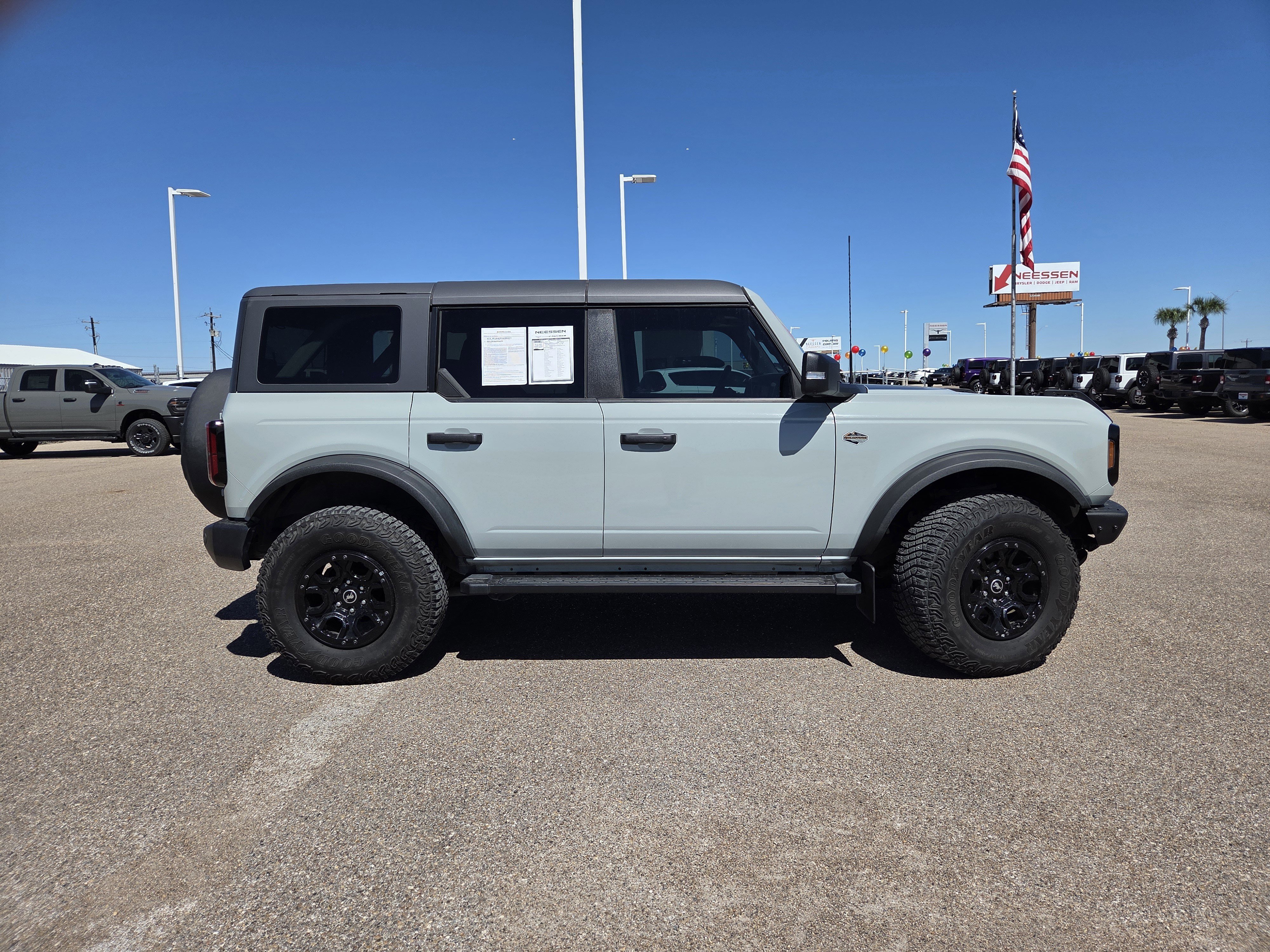 Used 2023 Ford Bronco Wildtrak image 8