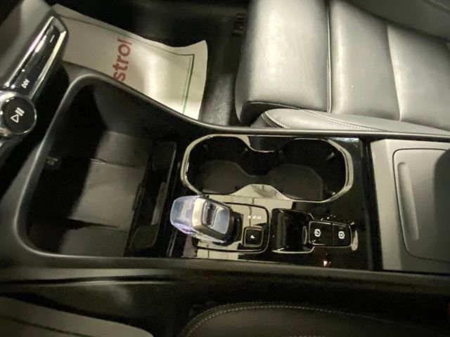 Used 2025 Volvo XC40 B5 Plus AWD/4WD image 25