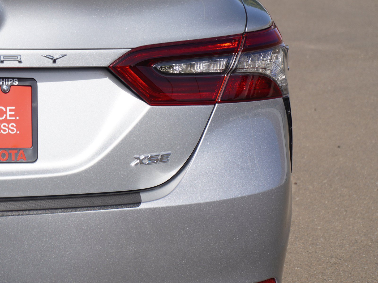 Used 2023 Toyota Camry XSE FWD image 10