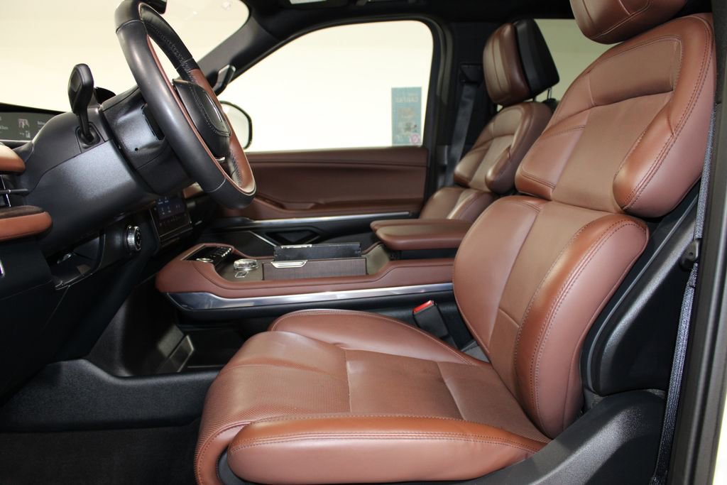 Used 2025 Lincoln Navigator Reserve image 29