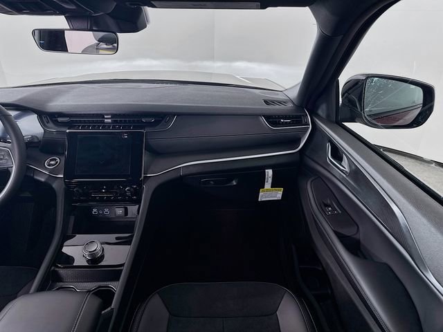 New 2025 Jeep Grand Cherokee Altitude image 26