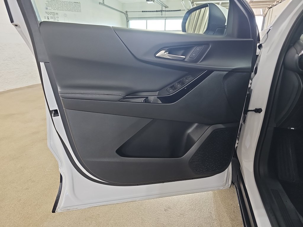Certified 2025 Chevrolet Equinox LT w/ Safety and Technology Package AWD/4WD image 32