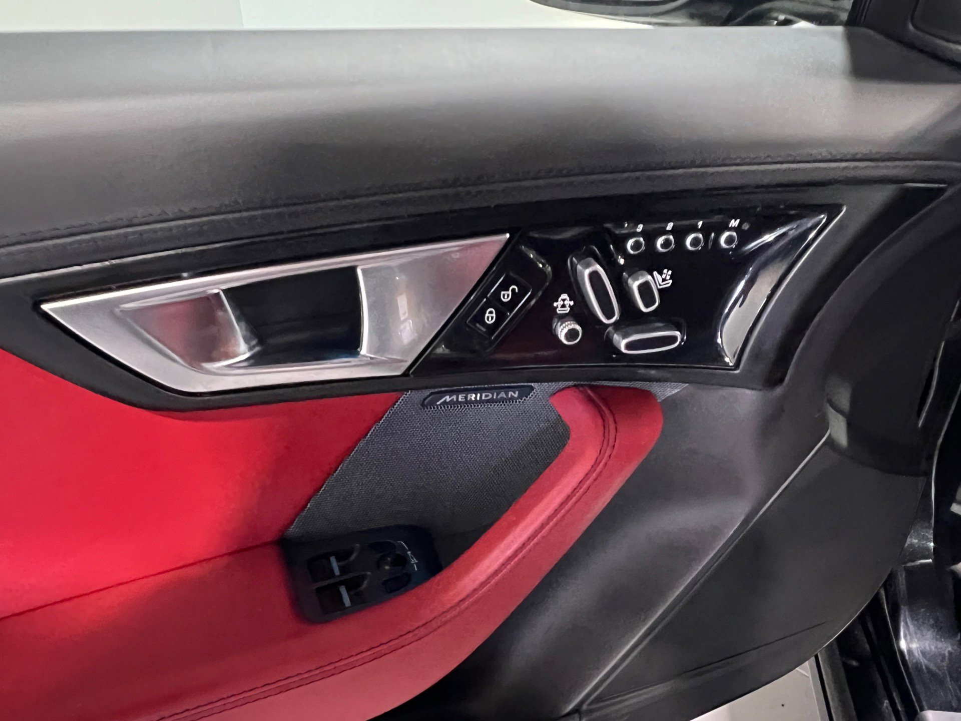 Used 2015 Jaguar F-TYPE S image 16