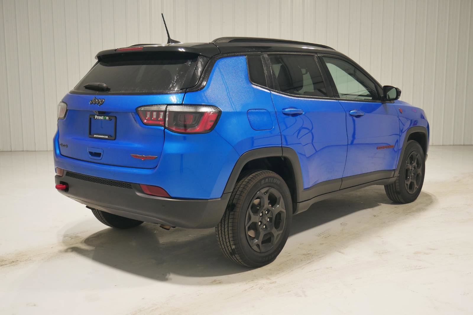 Used 2023 Jeep Compass Trailhawk image 5