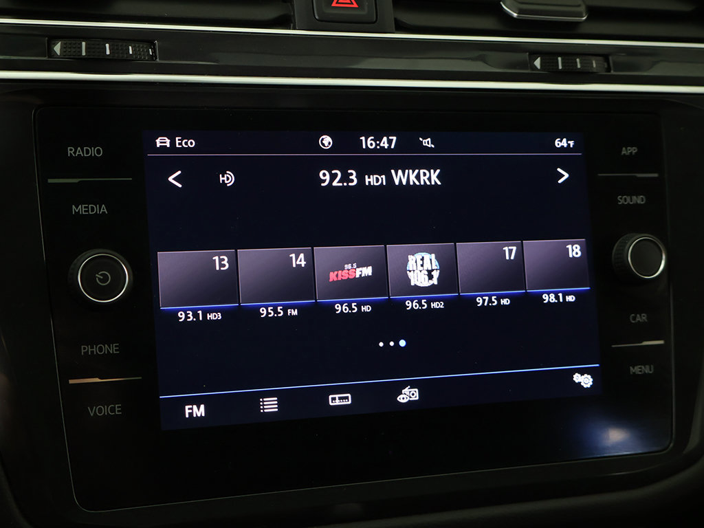 Used 2020 Volkswagen Tiguan SE w/ Panoramic Sunroof Package AWD/4WD image 47