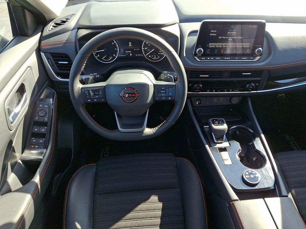 Used 2025 Nissan Rogue SV image 11