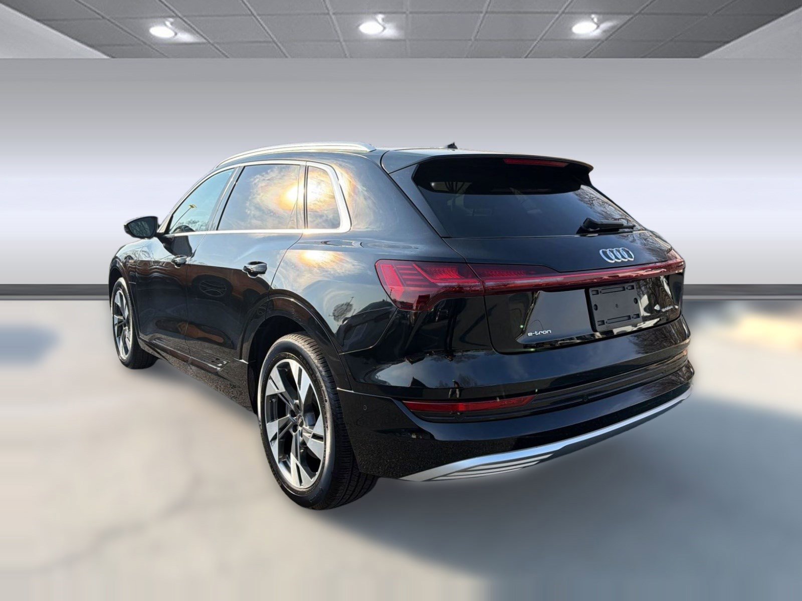 Used 2023 Audi e-tron Premium Plus w/ Premium Plus Package image 3