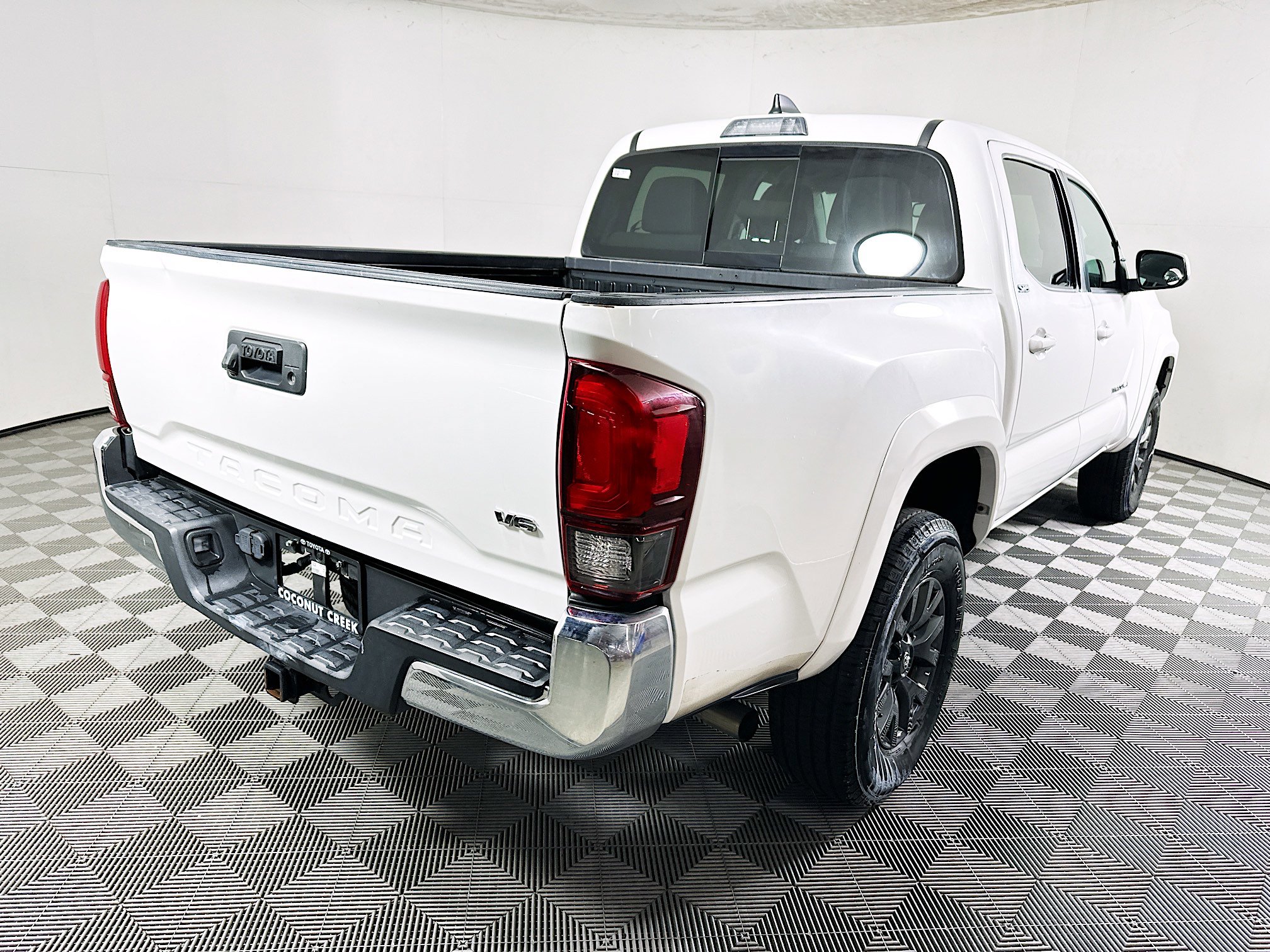 Used 2021 Toyota Tacoma SR5 RWD image 3