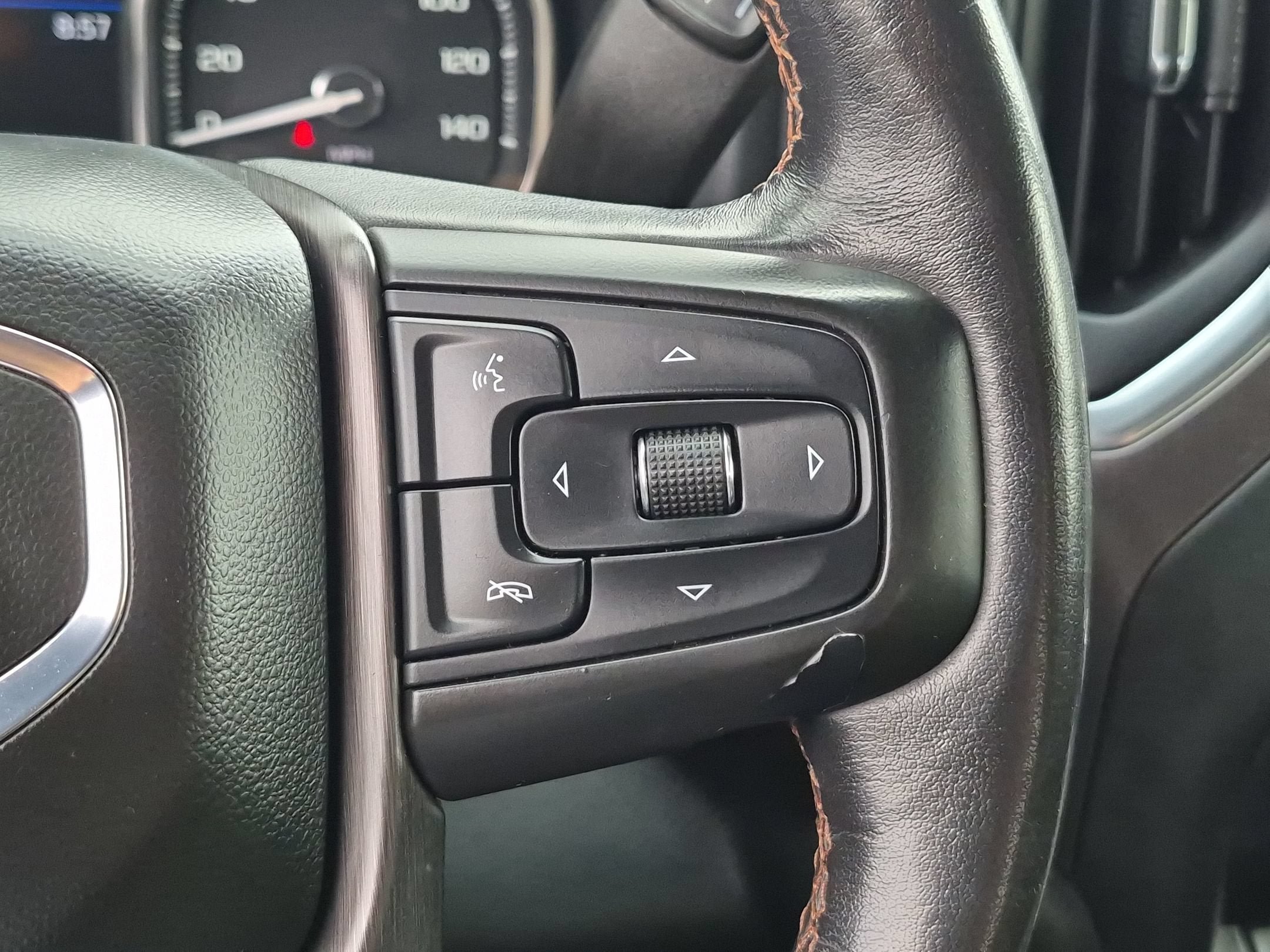 Used 2020 GMC Sierra 2500 AT4 w/ Technology Package AWD/4WD image 17