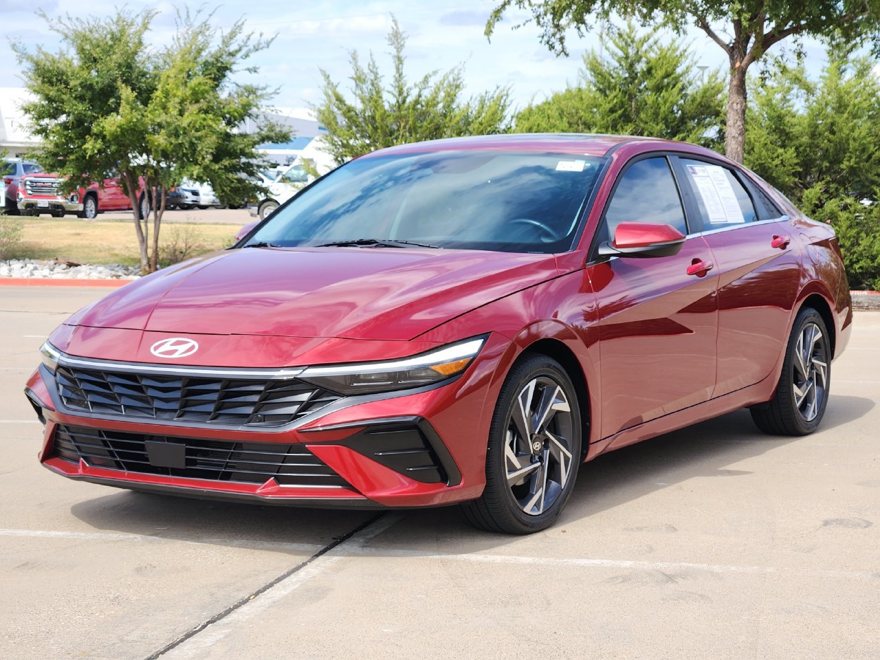 Used 2025 Hyundai Elantra Limited FWD image 2