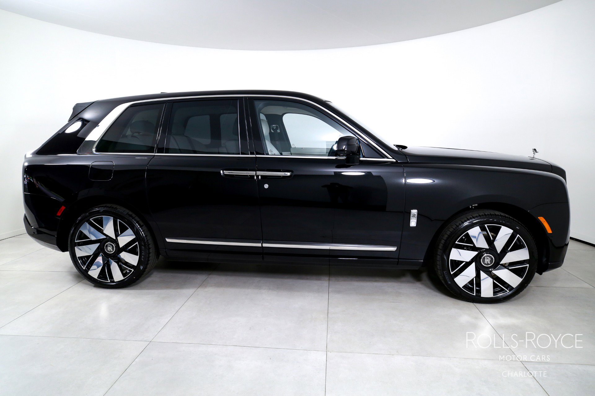 New 2026 Rolls-Royce Cullinan AWD/4WD image 10