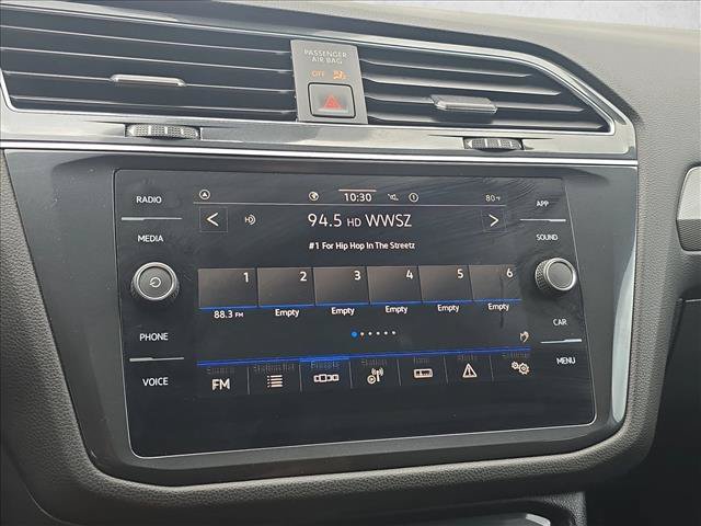 Used 2023 Volkswagen Tiguan SE w/ Panoramic Sunroof Package FWD image 12