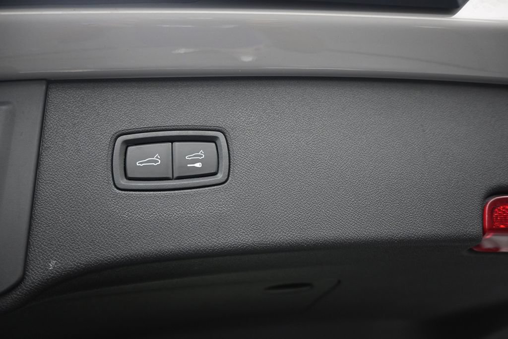 Used 2025 Porsche Cayenne S AWD/4WD image 17