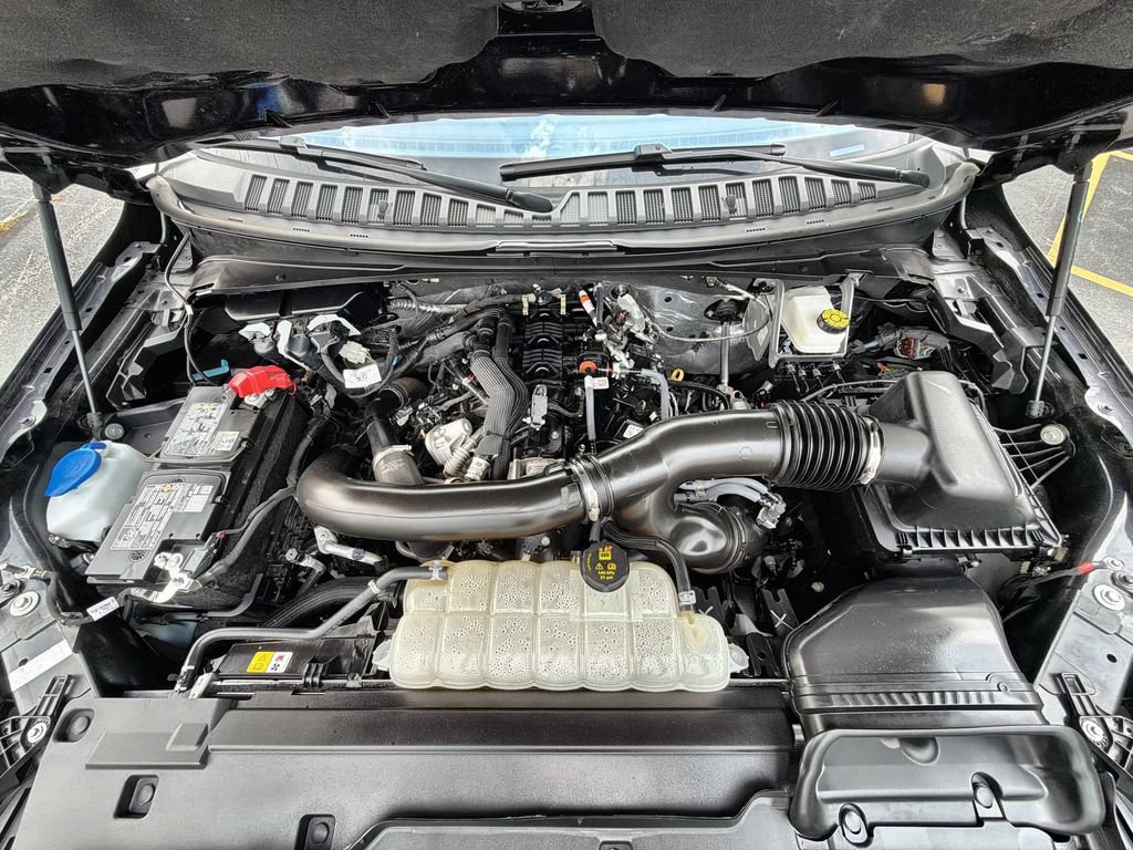 Certified 2025 Lincoln Navigator Reserve AWD/4WD image 18