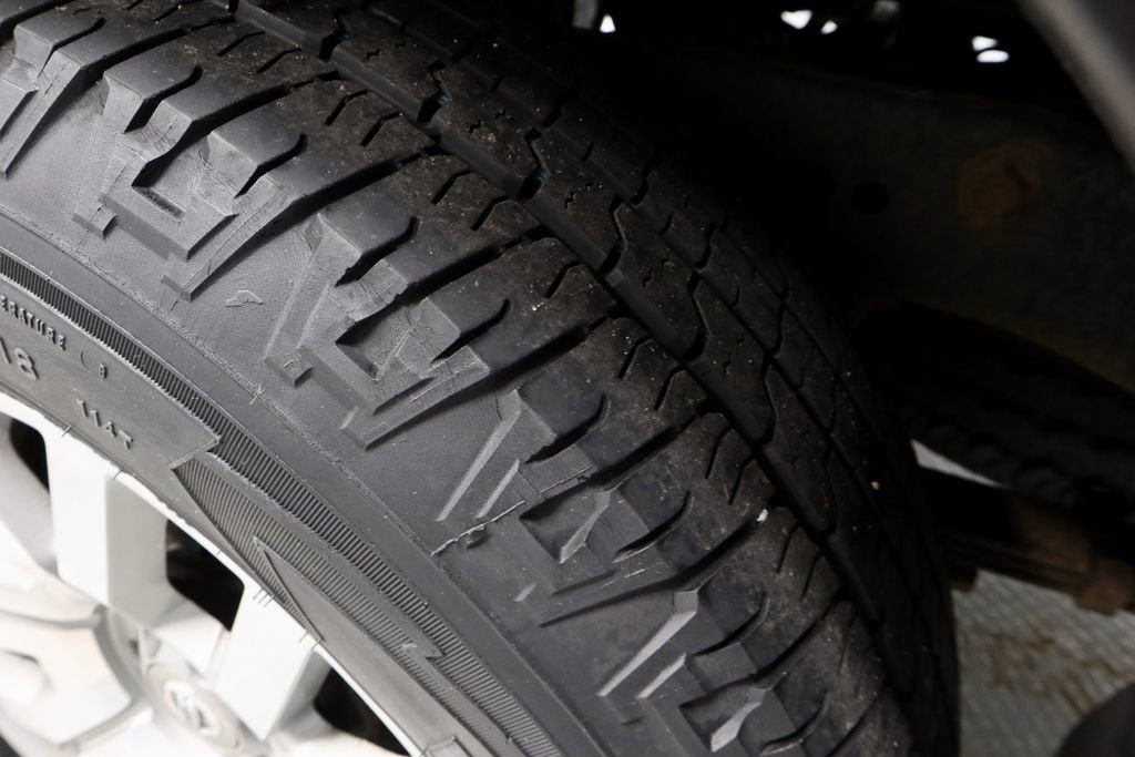 Used 2011 Nissan Frontier SL image 20