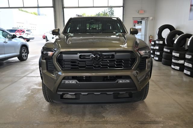 New 2026 Toyota Tacoma TRD Off-Road w/ TRD Off Road Premium Package AWD/4WD image 2