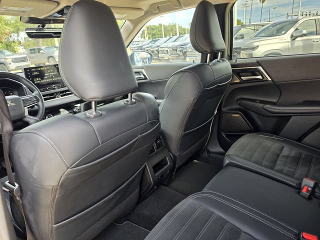 Used 2025 Mitsubishi Outlander SE FWD image 12