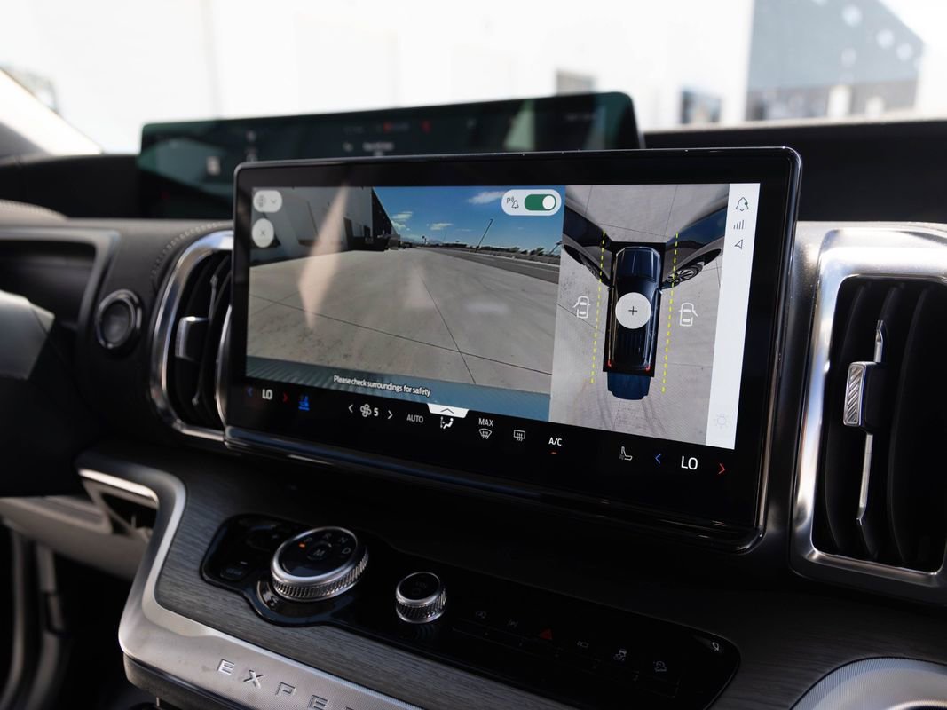 Used 2025 Ford Expedition Platinum w/ Driver's Package image 37