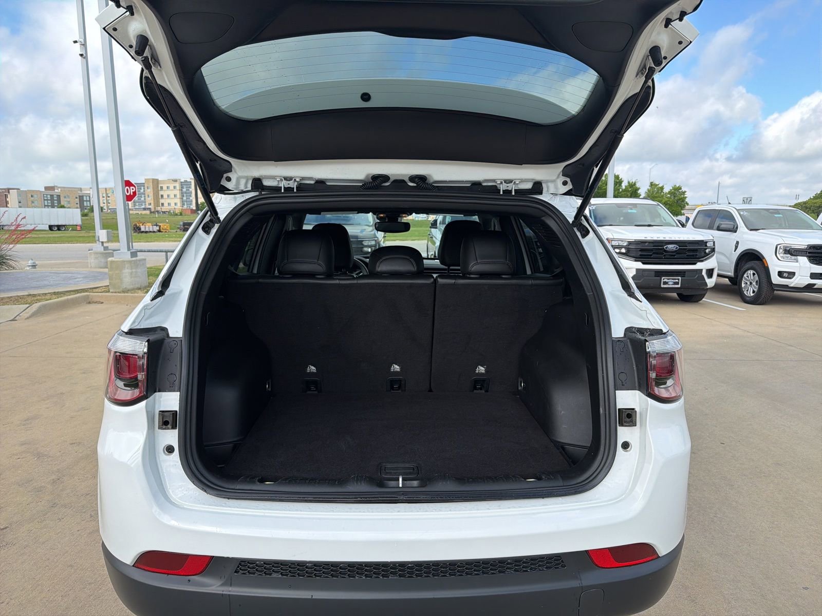 Used 2024 Jeep Compass Latitude image 5