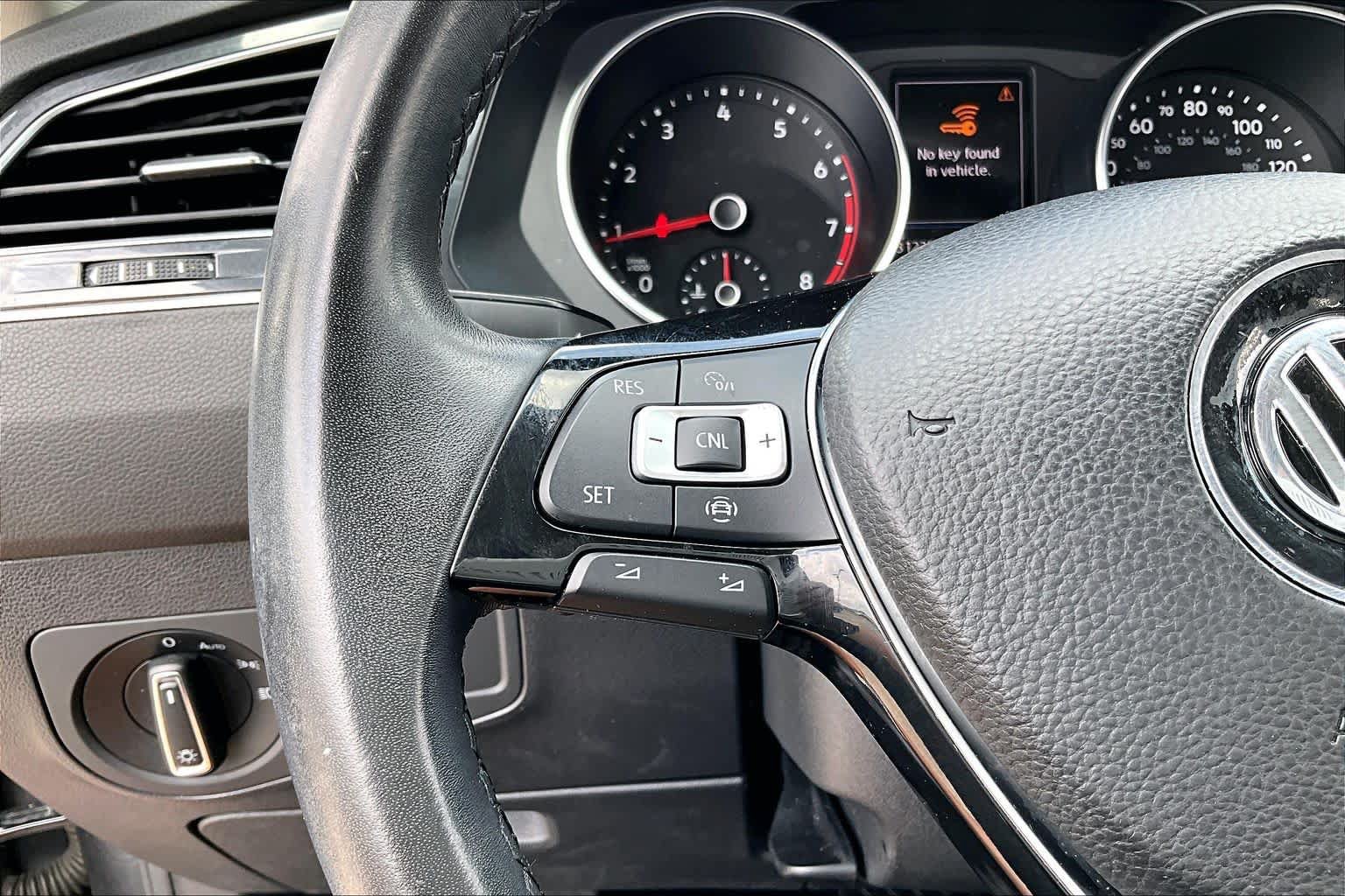 Used 2019 Volkswagen Tiguan SE w/ Panoramic Sunroof Package FWD image 21