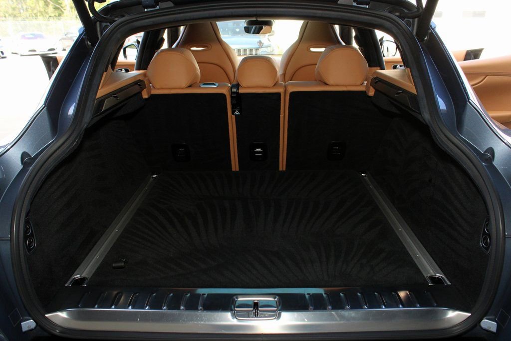 Used 2021 Aston Martin DBX image 27