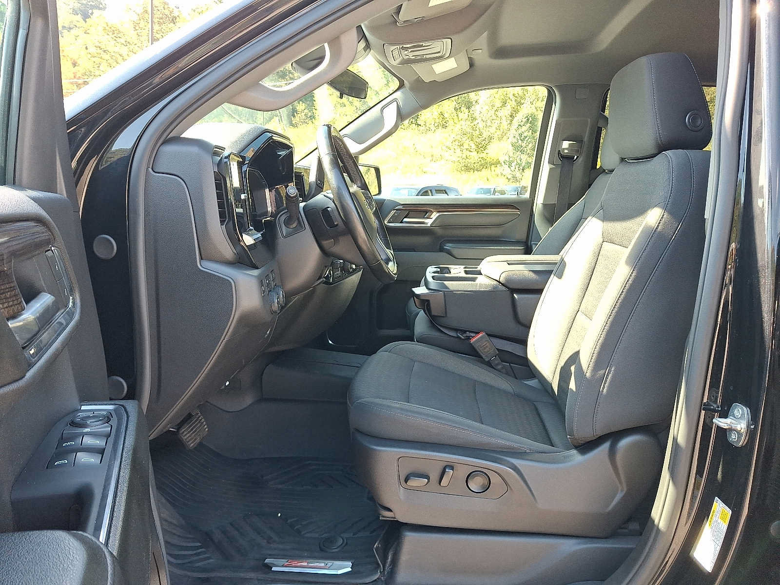 Used 2024 Chevrolet Silverado 1500 LT Trail Boss w/ Protection Package AWD/4WD image 13