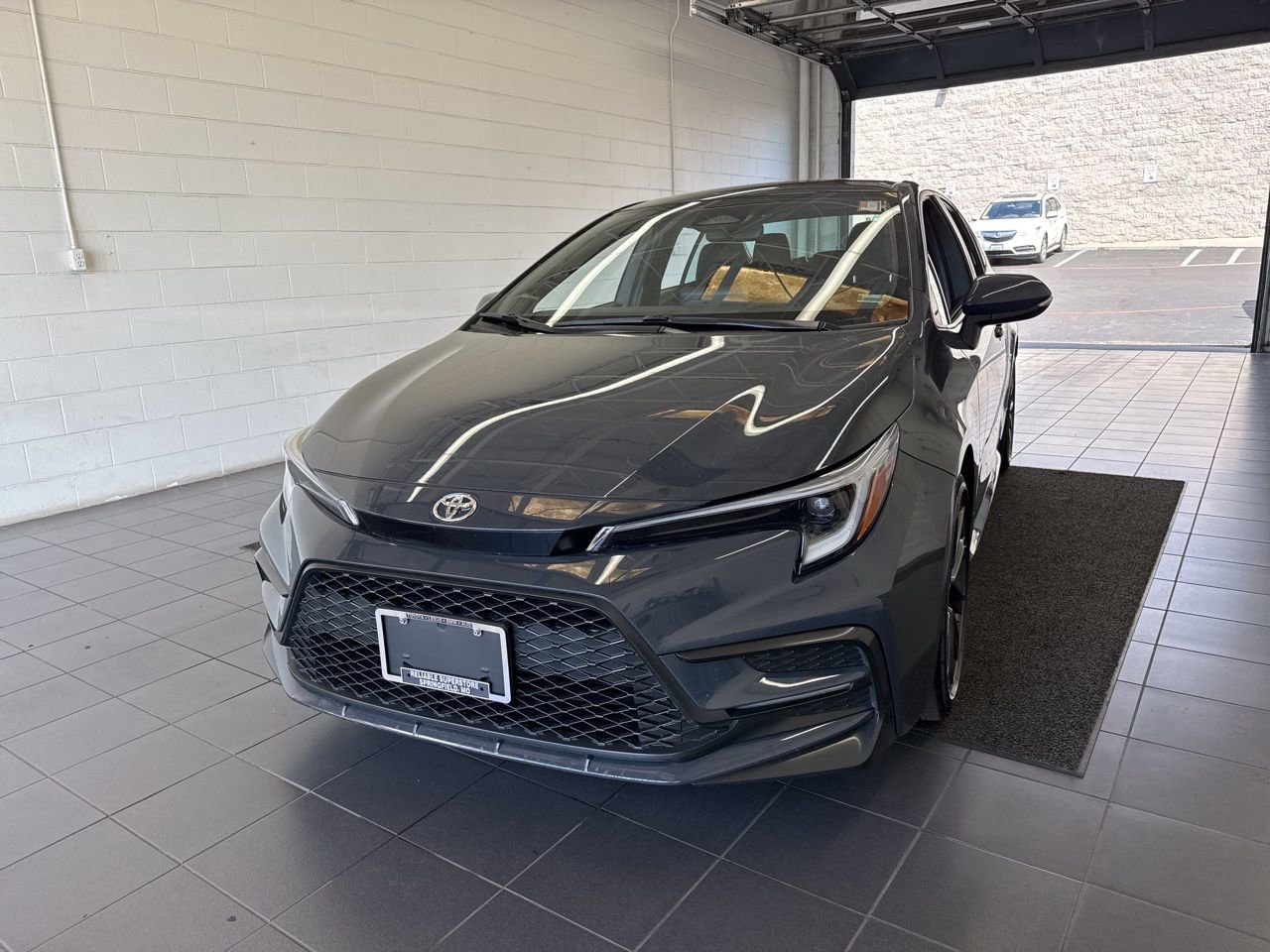 Used 2025 Toyota Corolla SE image 3