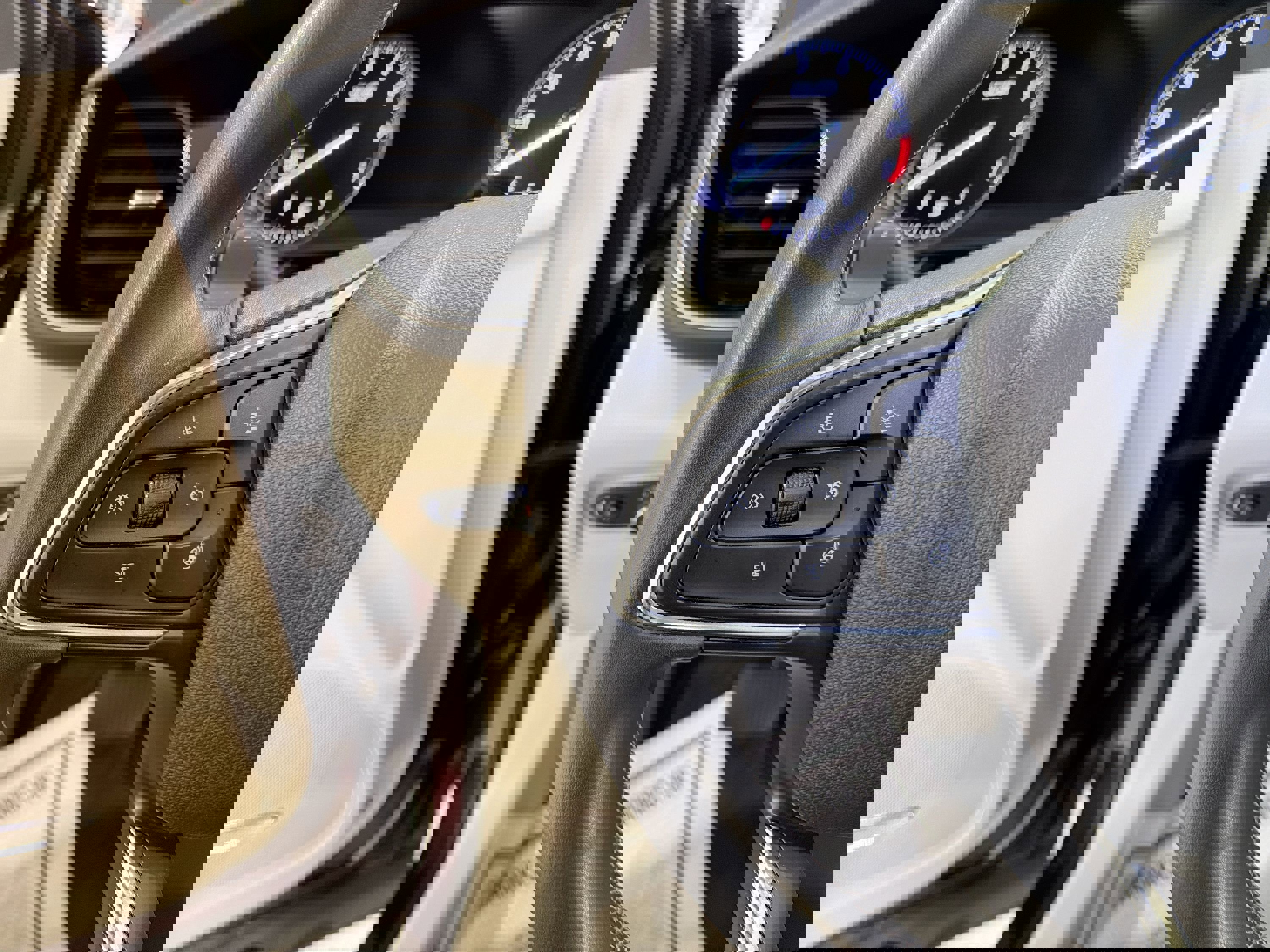 Used 2023 Buick Envision Avenir image 14