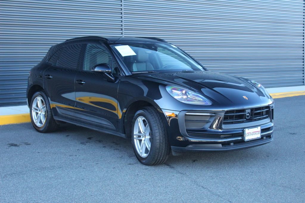 Certified 2025 Porsche Macan image 10