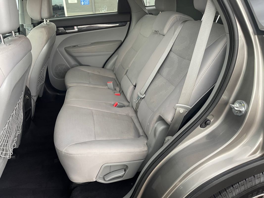 Used 2015 Kia Sorento LX image 38