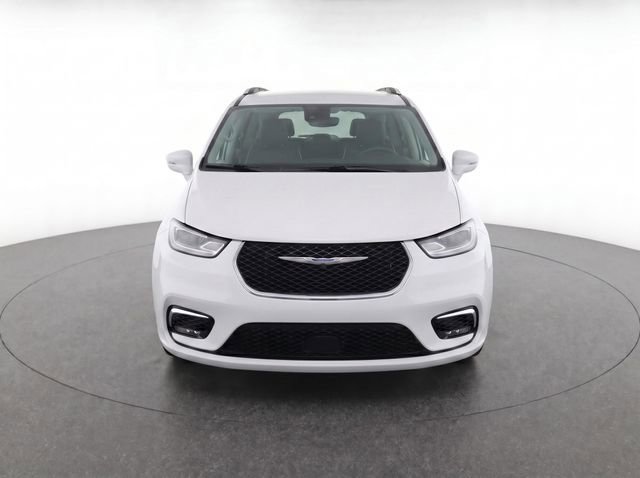 Used 2021 Chrysler Pacifica Touring-L w/ Uconnect Theater Family Group FWD image 5