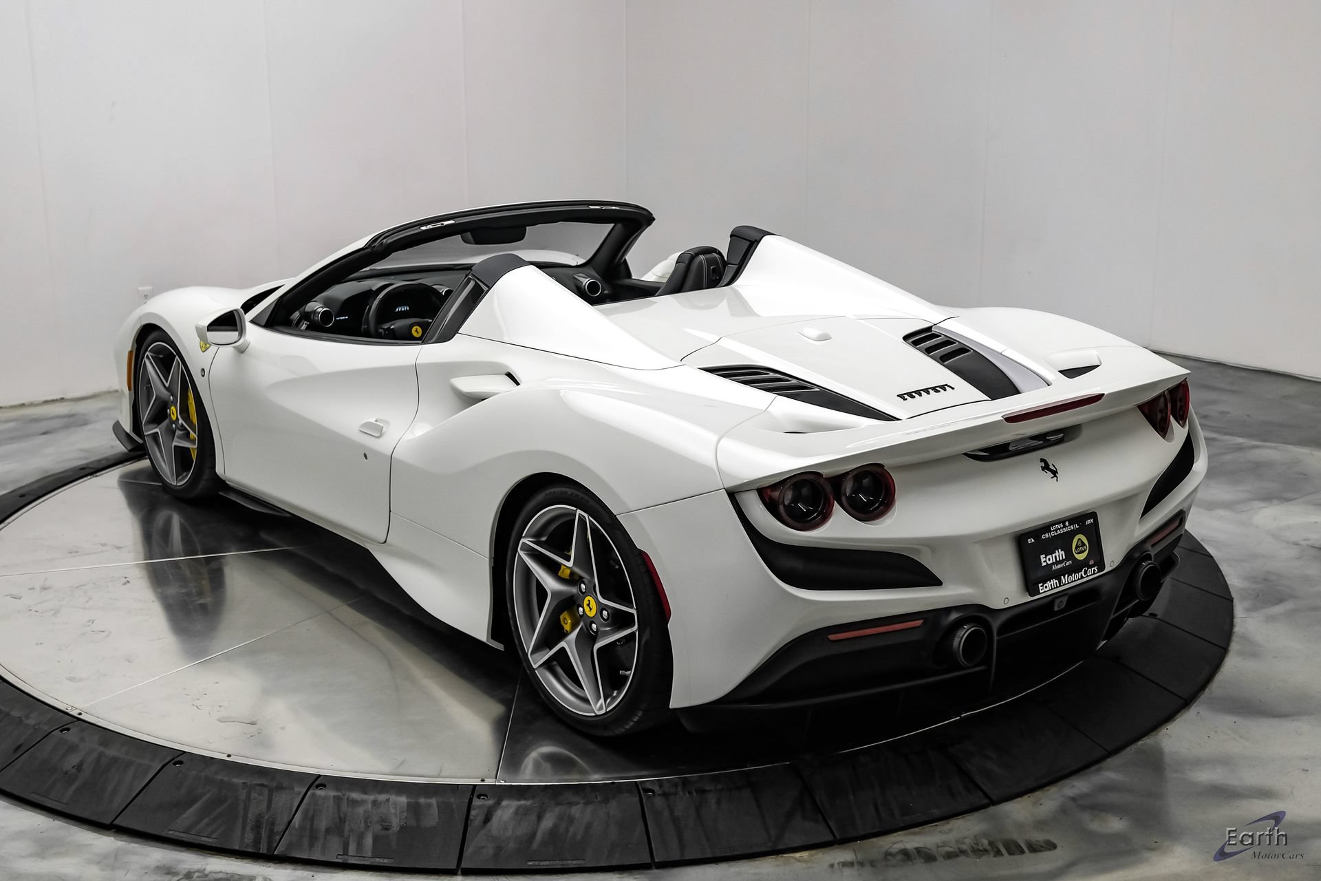 Used 2022 Ferrari F8 Tributo RWD image 15